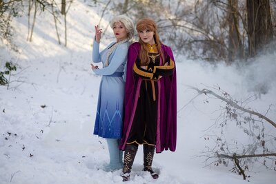Ontmoet sneeuwzujes Elsa en Anna!